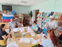 В Сещинской поселенческой библиотеке прошла патриотическая акция по изготовлению сухого армейского душа.